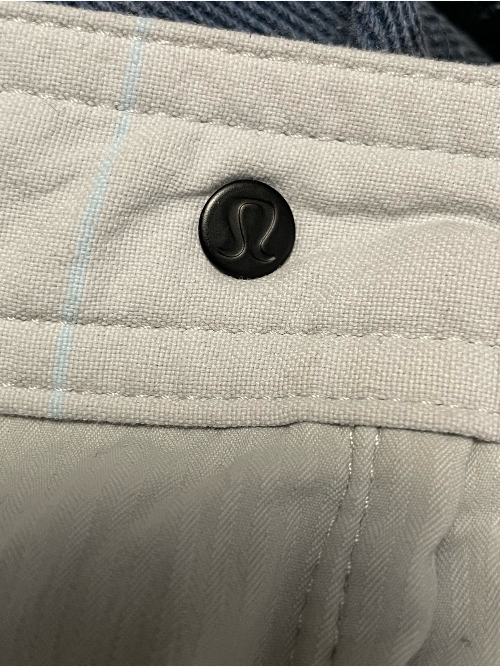 Lululemon Grey Front Flat Shorts Men’s 36 - Picture 10 of 11